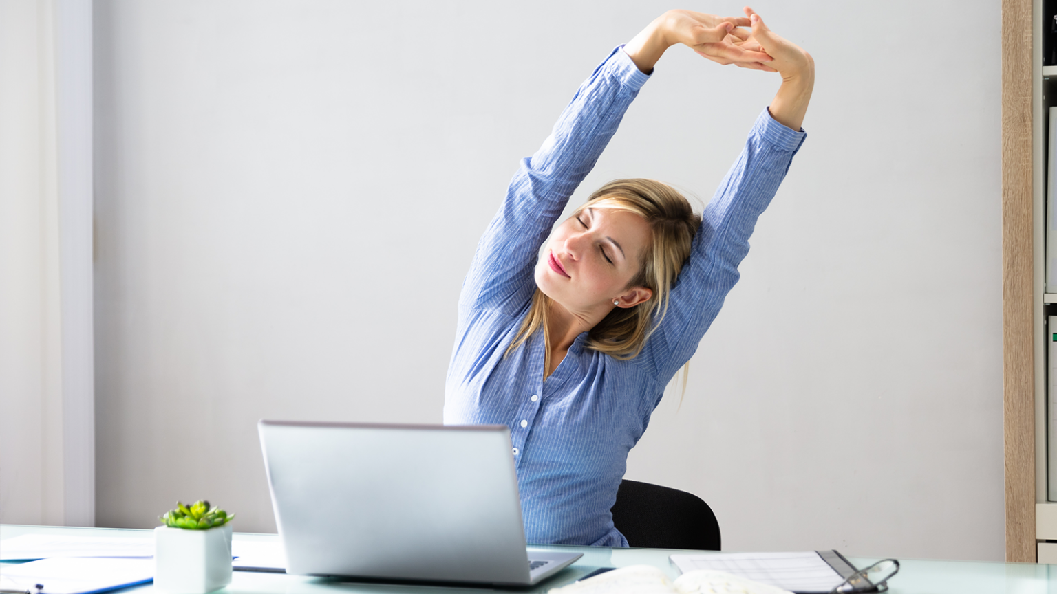 5 Übungen für mehr Bewegung im Home Office Gocloud.group